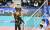 11월 21일 인천 대한항공전에서 페이크 점프를 뛰고 있는 OK저축은행 김요한. 미들블로커는 날개 공격수를 위해 희생을 해야 한다. 김요한은 &#34;준비가 되어 있다&#34;고 말했다. [사진 한국배구연맹]
