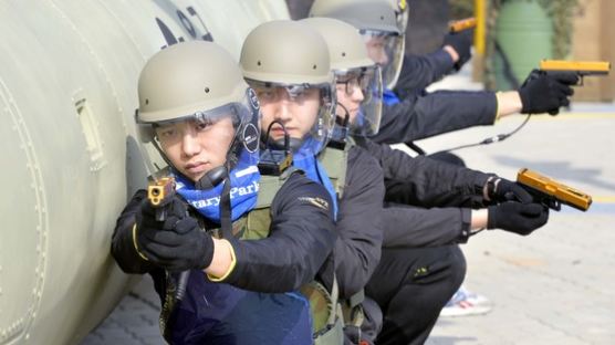 [굿모닝 내셔널] 14분 숨 막히는 전투 “진땀 나네요” … ‘군사도시’ 논산 병영체험 테마파크