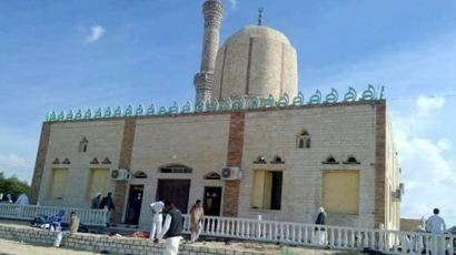 이집트 이슬람 사원서 폭탄·총격테러...최소 200명 이상 사망