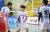 11월 24일 서울 장충체육관에서 열린 우리카드와 경기에서 동료들에게 사인을 내고 있는 대한항공 세터 황승빈. [사진 한국배구연맹]