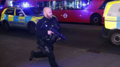 英 런던 지하철역 ‘총격’소동...경찰 “증거 없어 상황 종료”