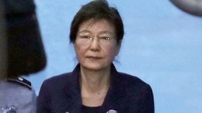 박근혜 전 대통령, 42일 만에 재개된 재판 불출석
