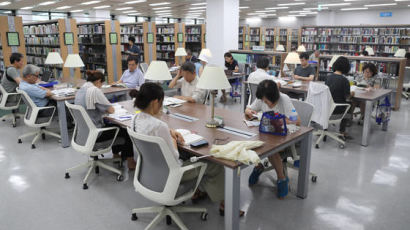 “할아버지 어디가?” “도서관”... 국립중앙도서관 이용자 최다는 60대