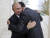 20일(현지시간) 러시아 소치를 깜짝 방문한 바샤르 알 아사드 시리아 대통령을 포옹하며 환대하고 있는 블라디미르 푸틴 러시아 대통령(왼쪽). 2011년 내전 발발 이래 아사드 대통령이 해외 방문한 것은 지난 2015년 모스크바 방문 이래 이번이 두번째다. [AP=연합뉴스] 