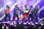 ABC &#39;지미 키멜 라이브&#39;에서 미니 콘서트를 하고 있는 방탄소년단. [사진 빌보드]