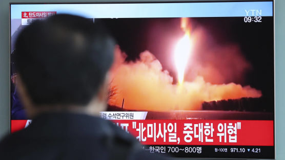  [포토사오정]사진으로보는 文정부 출범 후 북한 탄도미사일 발사 일지