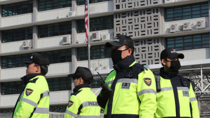 인권위 "미 대사관 앞 1인 시위 제한은 표현의 자유 침해" 
