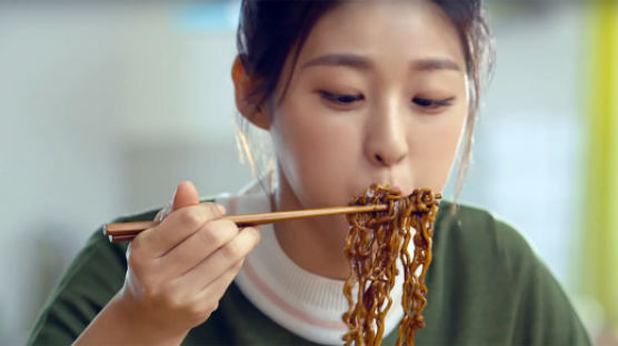 What SEOLHYUN Really Eats When She's Off-Camera