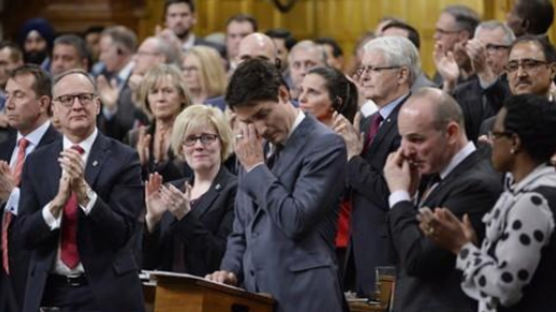 “동성애 차별 미안하다” 연설하며 눈물 흘린 캐나다 총리