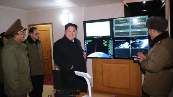 북한 신문, '화성-15' 성공 자축 "위대한 조선인민의 대승리"