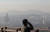 지난달 29일 황사와 미세먼지로 뒤덮인 서울 시내 모습. [사진 연합뉴스]