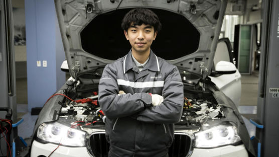 [서소문사진관]차 엔진이 교과서…나는 '마스터' 꿈꾸는 19세 자동차 정비사입니다!