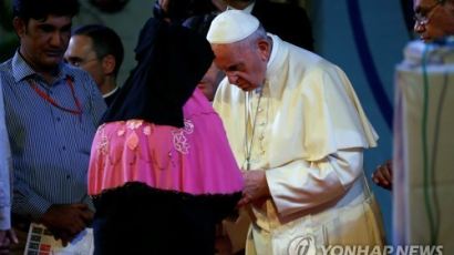 미얀마 벗어난 교황, 비로소 그 이름 불렀다 "로힝야"