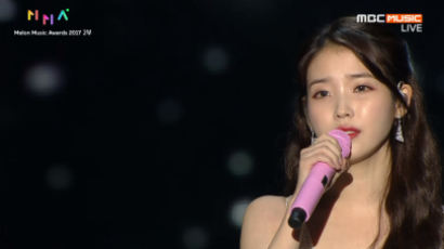 The Only Person in This World IU Calls "My Star, My Muse" at MMA 2017