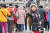 중국 정부의 한국행 단체관광 일부 허용 이후 첫 유커가 3일 오전 서울 경복궁을 관람하며 사진을 찍고 있다. [연합뉴스]