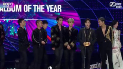  Breaking! EXO Wins Album of the Year at MAMA 2017