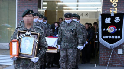 병사까지 찾아와 1만원 조문…낚시배 군인 승객 영결식 눈물바다