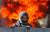 4일(현지시간) 이스라엘 군인들과 팔레스타인 사람들 간 충돌이 빚어진 웨스트뱅크 입구에서 마스크를 쓴 소년이 서 있다. [AFP=연합뉴스]