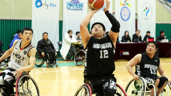 [서소문사진관]장애를 넘어 슬램덩크를 꿈꾸다... 서울시청 휠체어 농구단