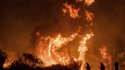 美 LA 집어삼킨 산불…여의도 110배 넘게 태우고 20만명 영향