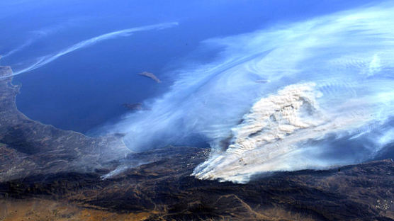 [사진] 우주정거장서 본 미국 산불