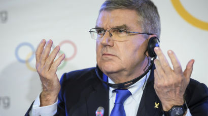 바흐 IOC위원장 방북 추진…"북한 평창올림픽 참가 설득"