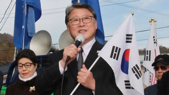 朴 탄핵 소추 1년…조원진 “촛불집회는 가짜 쿠데타”