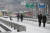 10일 오전 서울 세종대로 광화문광장에 눈이 내리고 있다. 기상청은 전국 곳곳에 비나 눈이 내리겠다고 예보했다. [뉴스1]