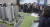 11월 24일 전주시 덕진구에서 문을 연 전주 에코시티 데시앙 네스트 아파트 견본주택을 찾은 주택 수요자들이 아파트 모형을 살펴보고 있다. / 사진:뉴시스