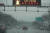 새벽부터 눈과 진눈깨비가 내린 10일 오전 서울 올림픽도로 한남대교에서 김포공항 방향에서 차량이 평소보다 느린 속도로 주행하고 있다. [연합뉴스]