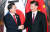 지난 11월 11일 APEC 정상회의에 참석중인 문재인 대통령과 시진핑 중국 국가주석이 11일 오후(현지시간) 베트남 다낭 크라운플라자 호텔에서 만나 정상회담을 갖기에 앞서 악수를 나누고 있다. [중앙포토]