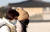 서울 아침기온 영하 5도의 추운 날씨를 보인 9일 경복궁을 찾은 관광객들이 두꺼운 옷차림으로 관람을 하고 있다. [연합뉴스]