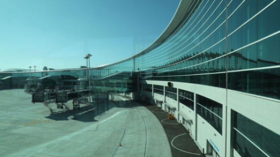 범죄자 47명만 탄 비행기, 인천공항 내린다...첫 사례