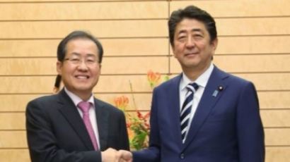 日아베 만난 홍준표, 文정부 비난 “북핵 대처 못해…한국당 나선 것”