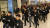 항공기로 집단 송환된 범죄 피의자들이 인천공항을 통해 입국하고 있다. 모자와 마스크로 얼굴을 가린 피의자들을 경찰관들이 양쪽 옆에 붙어 호송했다. [연합뉴스]