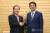 홍준표 자유한국당 대표가 14일 오후 아베 신조 일본 총리와 만나 악수를 나누고 있다.[연합뉴스]