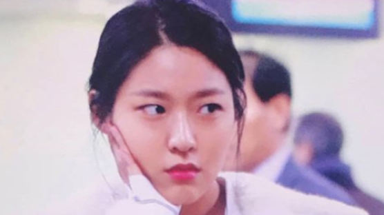 Surprising Reason Why SEOLHYUN Was Not Amused at the Airport