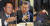 정진석 자유한국당 의원, 문재인 대통령, 한국 사진기자(왼쪽부터). [임현동 기자·중앙포토]