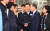 문재인 대통령이 16일 오후 중국 충칭시 현대자동차 제5공장을 방문해 직원들과 인사를 나누고 있다. 2017.12.16 청와대사진기자단