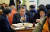  문재인 대통령과 부인 김정숙 여사가 14일 오전 중국 베이징 조어대 인근의 한 현지식당에서 유탸오와 더우장(중국식 두유)으로 아침식사를 하고 있다.[청와대 사진기자단]