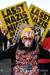 극우 자유당의 오스트리아 연립정부 참여에 반대하는 표어를 든 시위 참가자. [AFP=연합뉴스]