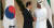 임종석 대통령 비서실장이 10일 오후 무함마드 빈 자이드 알 나흐얀 UAE 왕세제와 만나 악수하고 있다. [사진 청와대]