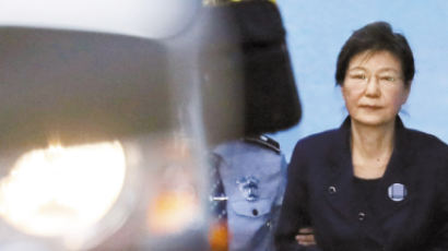 [속보] 검찰, ‘국정원 뇌물 의혹’ 박 전 대통령 피의자 소환 통보
