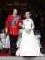 2011년 윌리엄 왕세손과 케이트 미들턴의 결혼식. 이날 미들턴은 영국의 럭셔리 브랜드 알렉산더 매퀸의 크리에이티브 디렉터 사라 버튼이 디자인한 웨딩드레스를 입었다. [중앙포토]