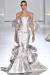 화려한 장식과 여성스러운 실루엣을 강조하는 드레스로 유명한 디자이너 커플 랄프 & 루소의 웨딩드레스. [중앙포토] 