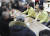 김부겸 행정안전부 장관이 22일 오전 충북 제천시 제천서울병원에서 유가족을 만나고 있다. [연합뉴스]