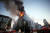 21일 오후 충북 제천시 하소동 피트니스센터에서 화재가 발생, 건물에서 불길과 연기가 옥상 위로 치솟고 있다. [연합뉴스]