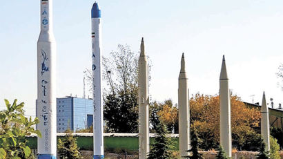 이란, 미사일 집단 전시로 의지 과시…'불사조'는 북한 '은하 3호'와 쌍둥이