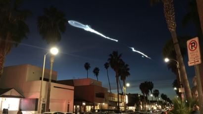 LA 하늘에 뜬 비행체 정체는? 일론 머스크 “북한서 온 UFO”
