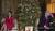 24일(현지시간) 미국 플로리다주 마라라고 리조트에서 &#39;NORAD 트랙 산타&#39;에 참여해 전화로 아이들에게 산타 위치를 알려주는 도널드 트럼프 미 대통령 부부의 모습 [AP=연합뉴스]
